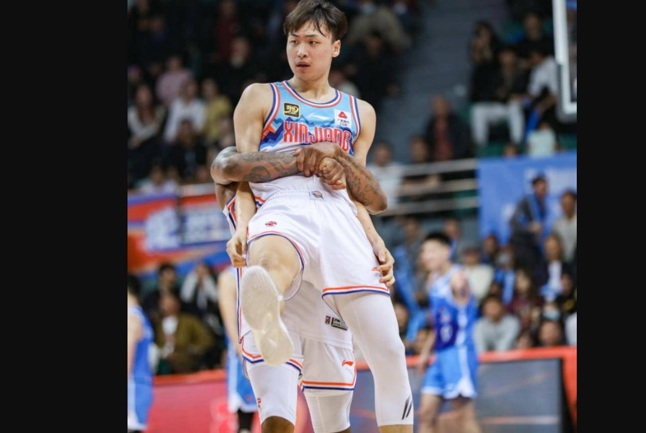 关于新疆队战术出击，击溃福建队的防守的信息